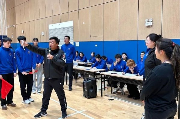 九五配资 联动上海男排夺冠，这场校园排球集训营干货满满